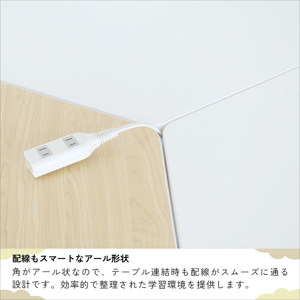 様々な組み合わせができる台形型テーブル