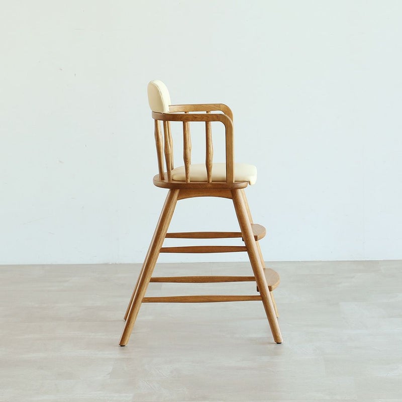 北欧テイストのキッズハイチェア