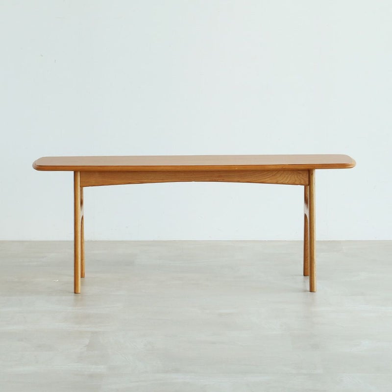 北欧テイストのダイニングベンチ