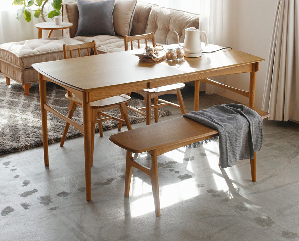 北欧テイストのダイニングテーブル