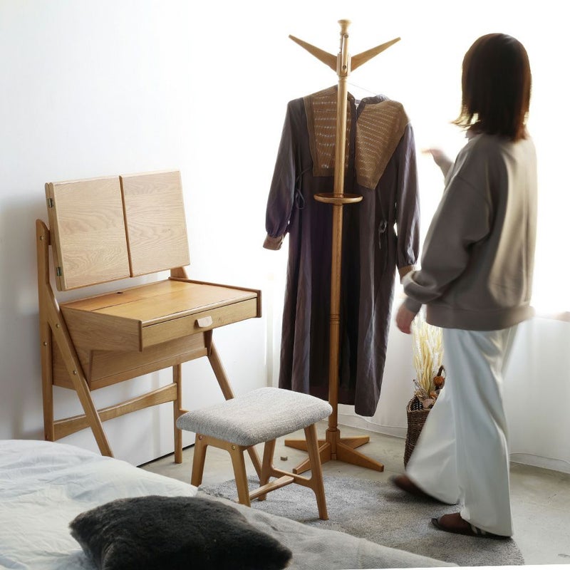 ヴィンテージテイストの三面鏡ドレッサー