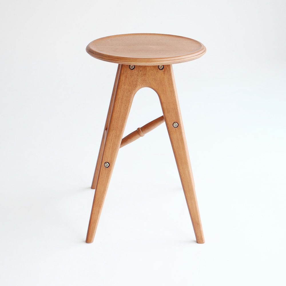 軽量なヴィンテージ風チェア