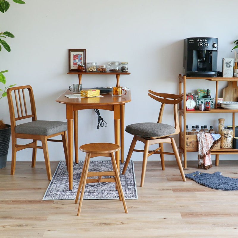 軽量なヴィンテージ風チェア