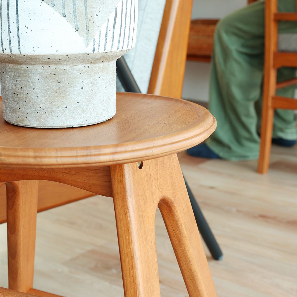 nofu｜OAKER｜stool｜家族の今に寄りそう木のぬくもりの家具ブランド