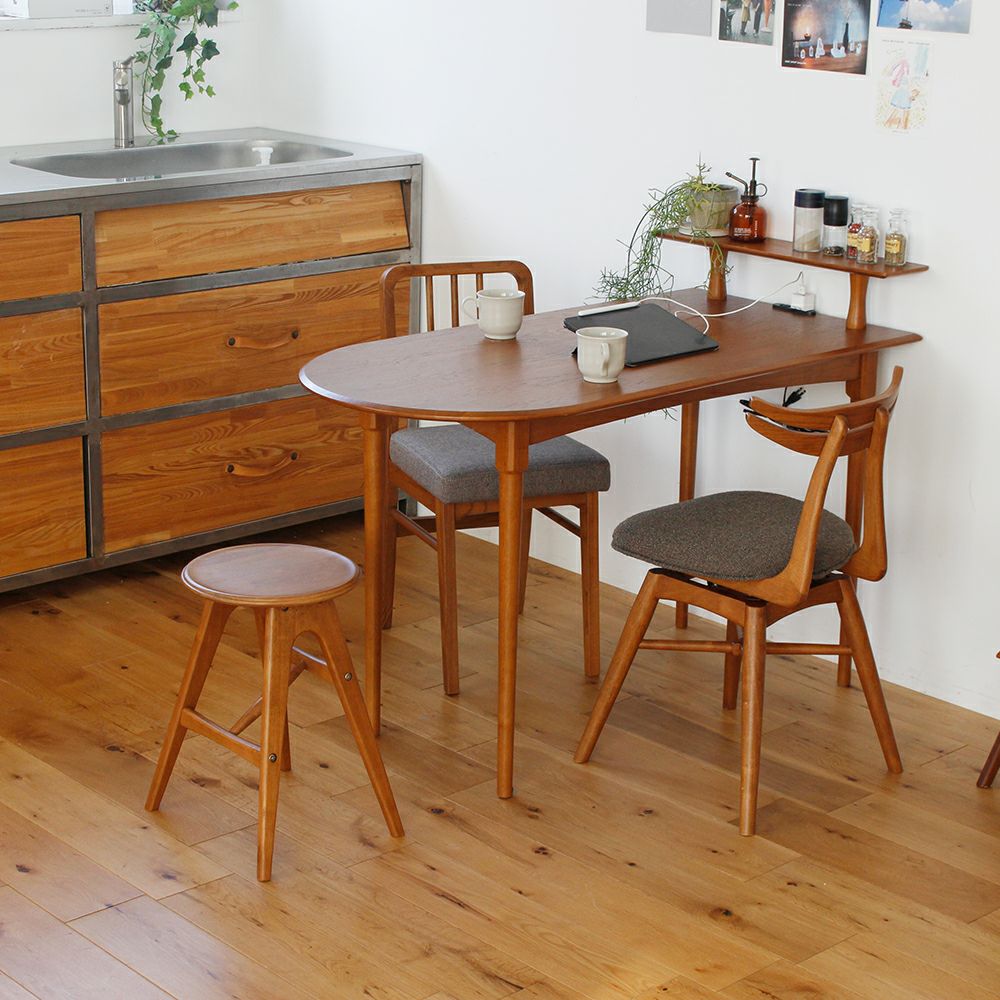 軽量なヴィンテージ風チェア