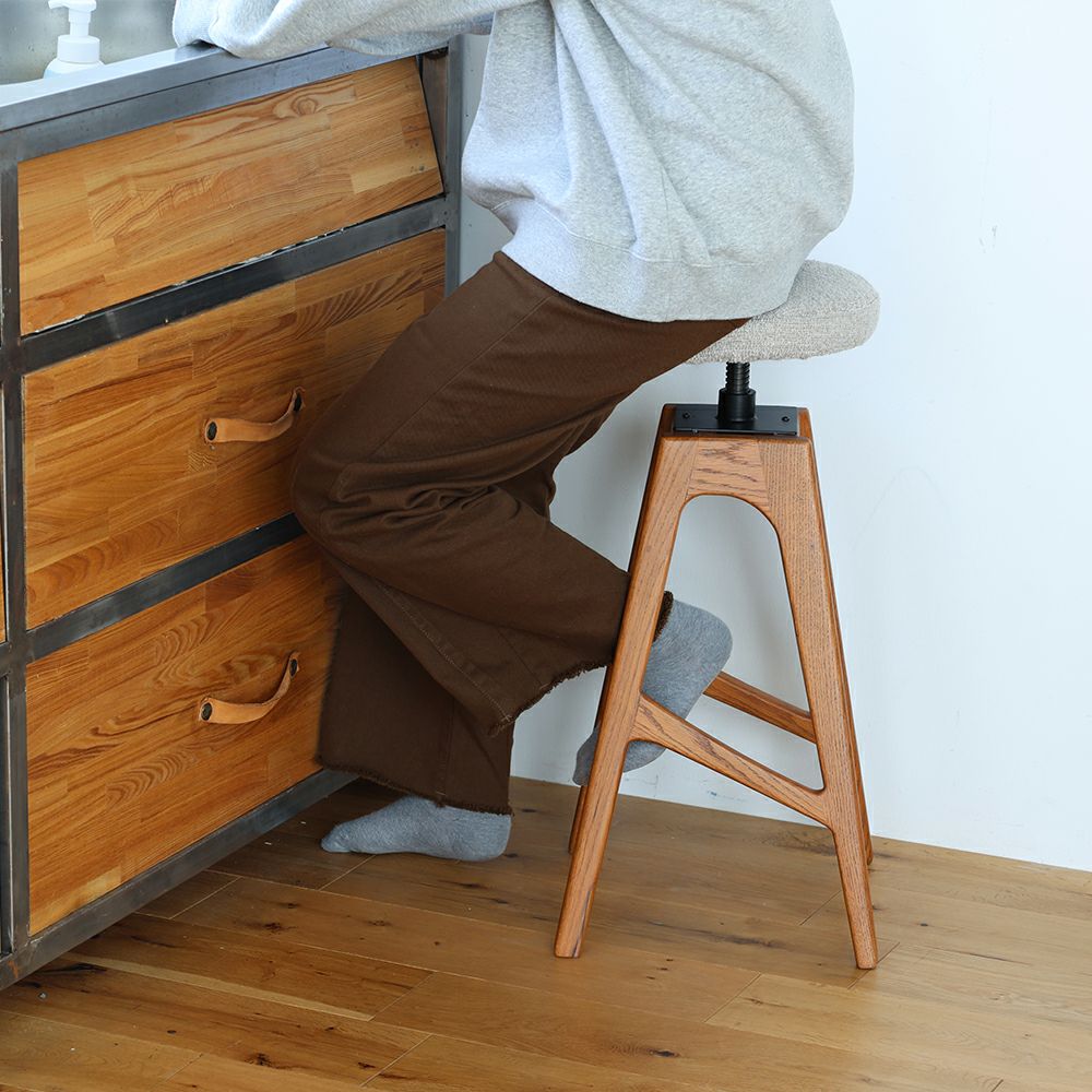 nofu｜OAKER｜stool｜家族の今に寄りそう木のぬくもりの家具ブランド