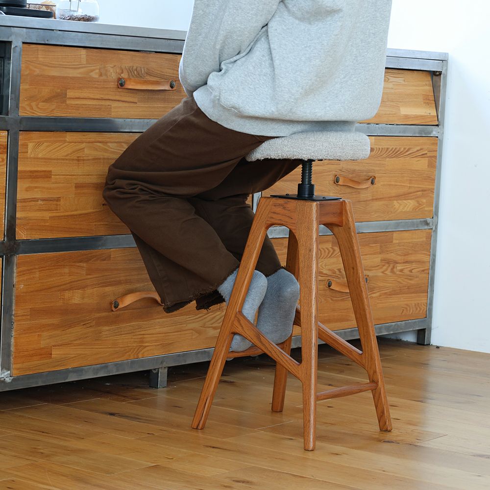 nofu｜OAKER｜stool｜家族の今に寄りそう木のぬくもりの家具ブランド