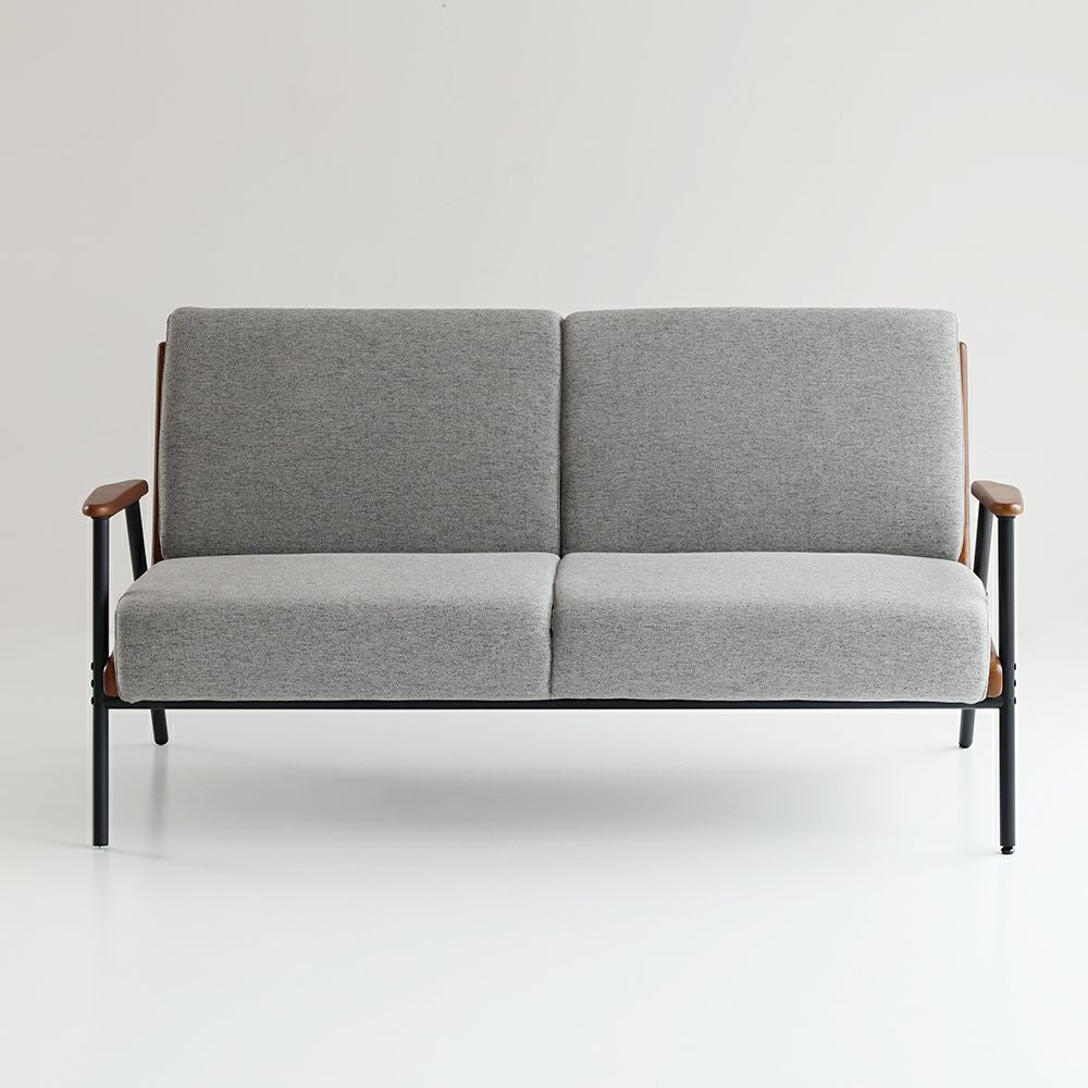 スチール脚と木製フレームの2Pソファ