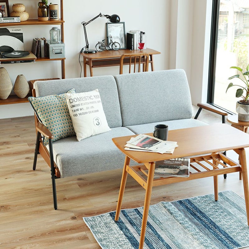 スチール脚と木製フレームの2Pソファ