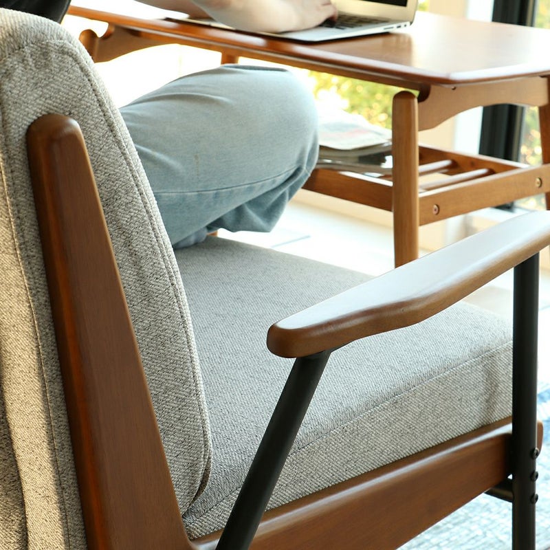 スチール脚と木製フレームの2Pソファ