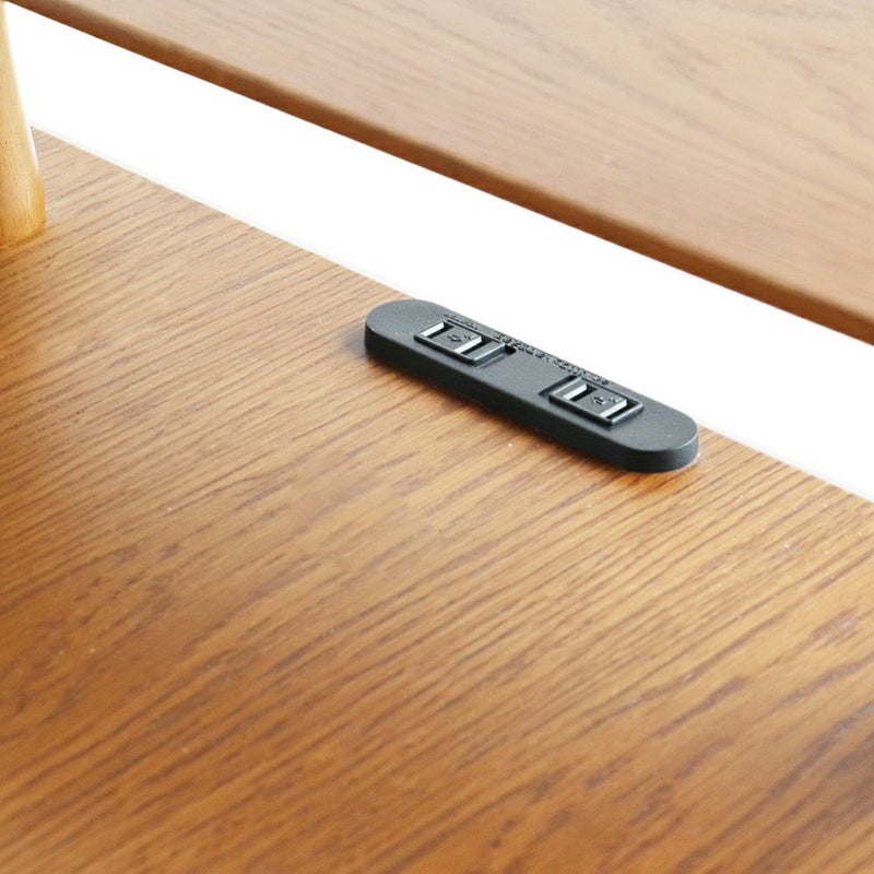 木目が美しいハーフラウンドテーブル