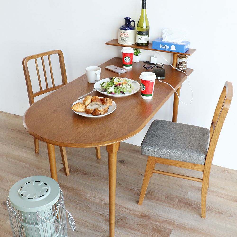 木目が美しいハーフラウンドテーブル