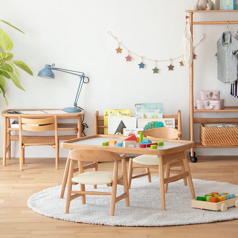 高さ調節ができる北欧テイストのキッズチェア