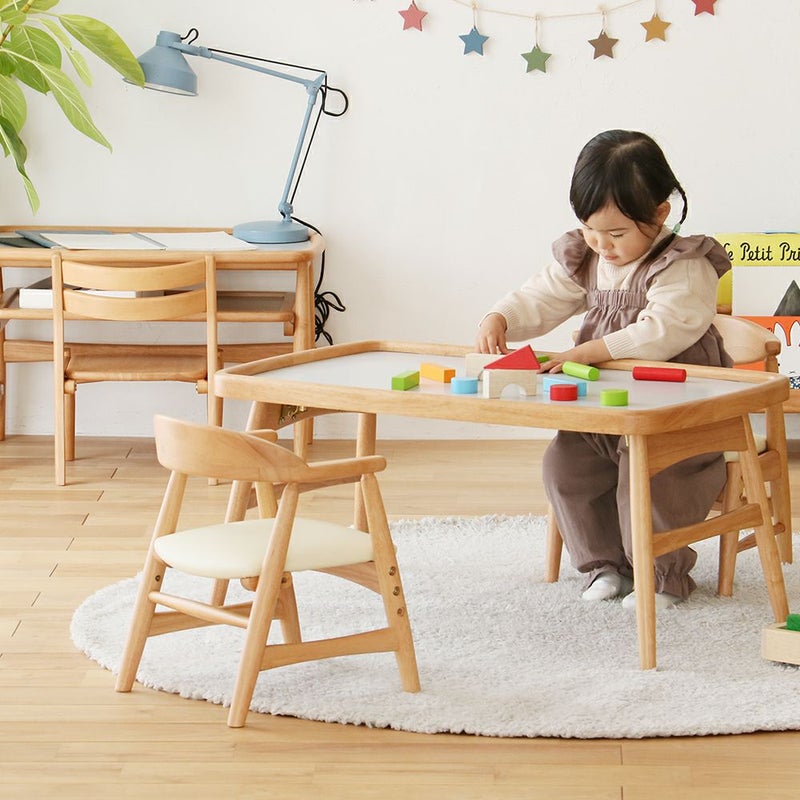 高さ調節ができる北欧テイストのキッズチェア