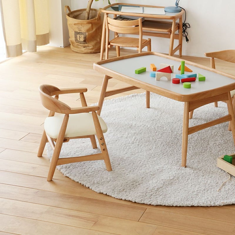 高さ調節ができる北欧テイストのキッズチェア