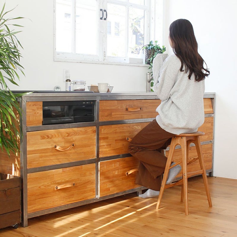 軽量なヴィンテージ風ハイスツール