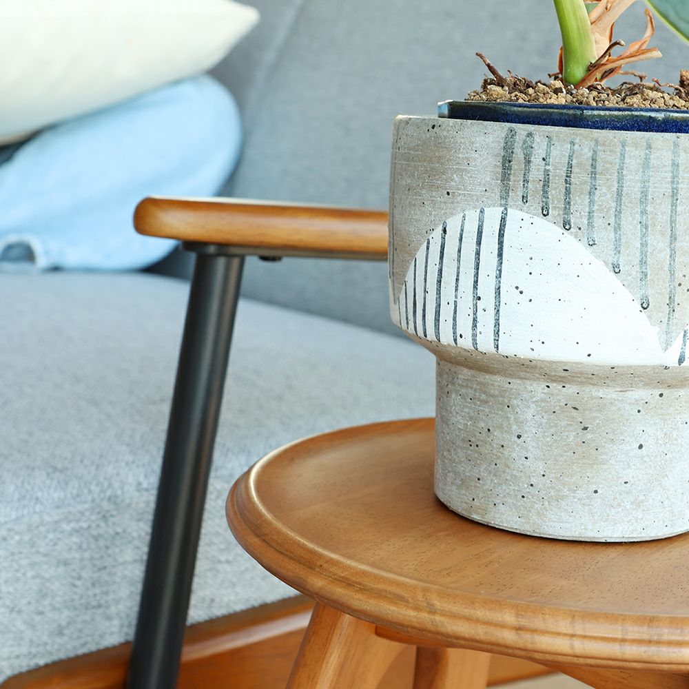 軽量なヴィンテージ風ハイスツール