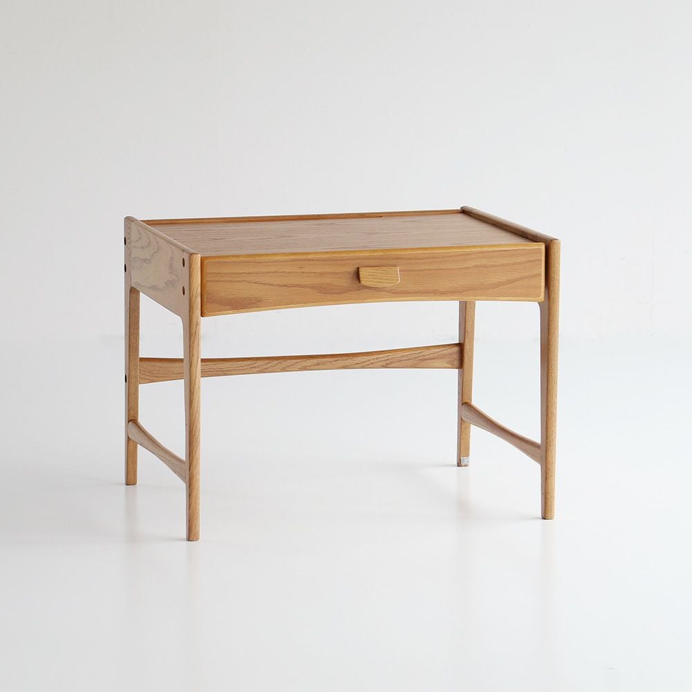 北欧テイストのキッズデスク