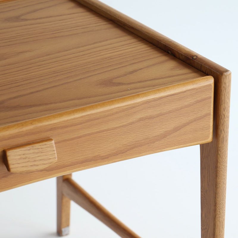 北欧テイストのキッズデスク