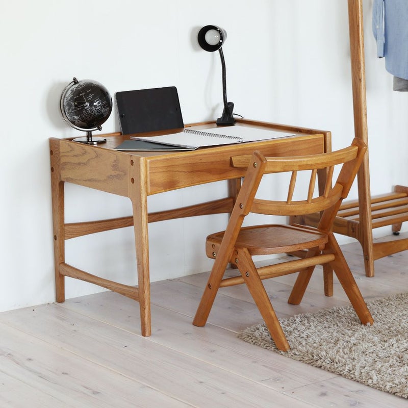 北欧テイストのキッズデスク