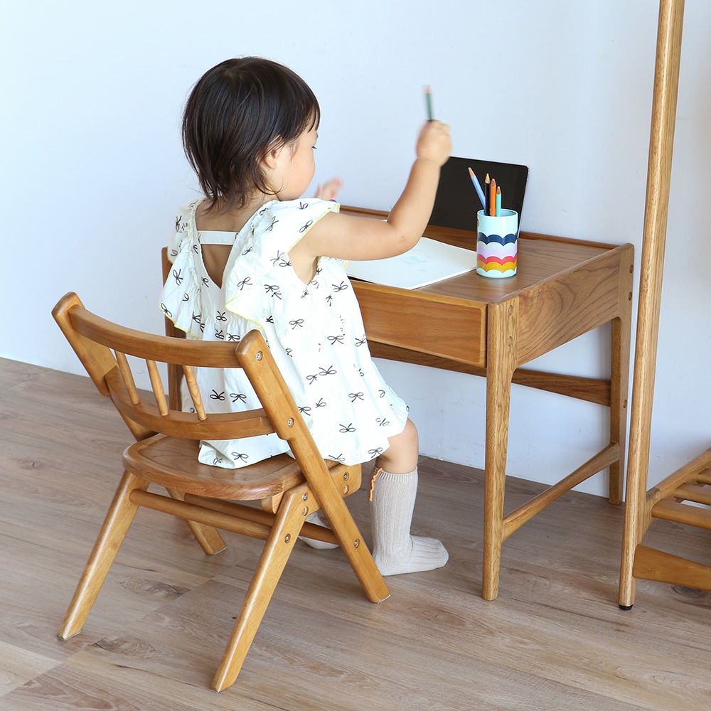 北欧テイストのキッズデスク