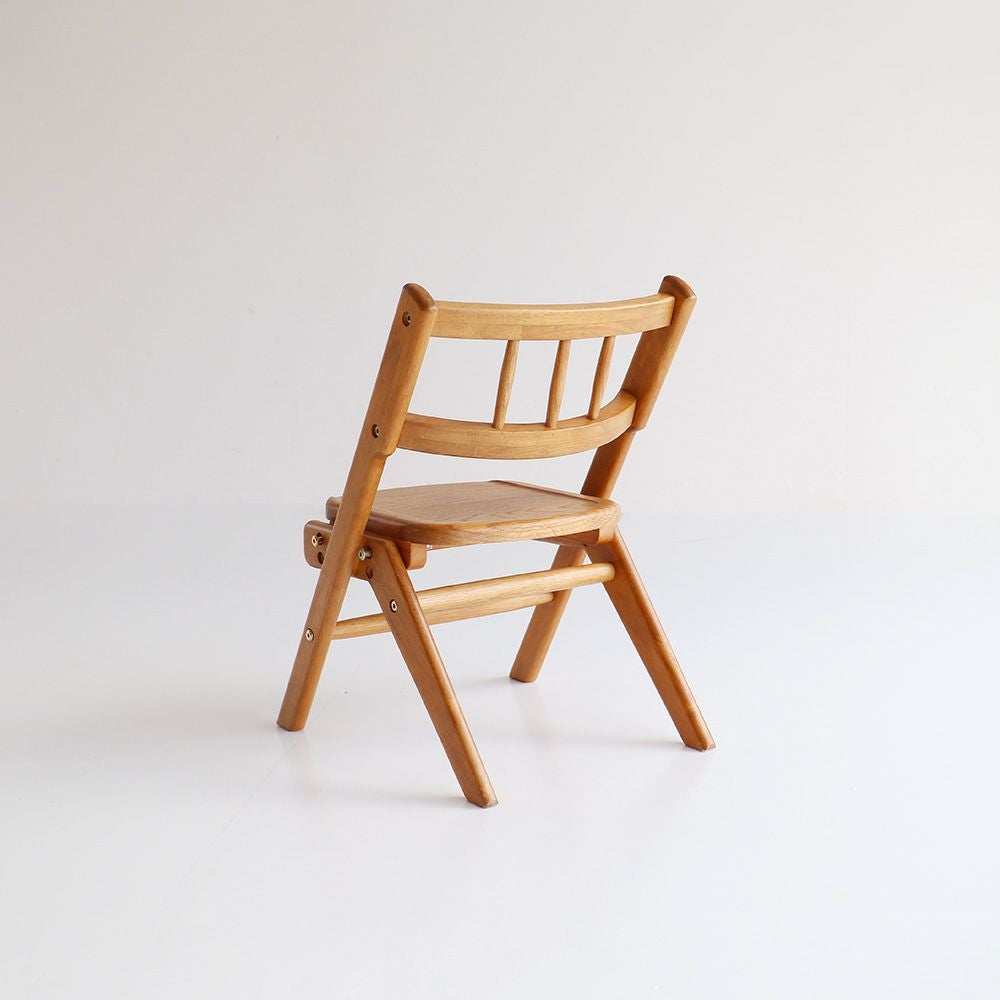 北欧テイストのキッズチェア