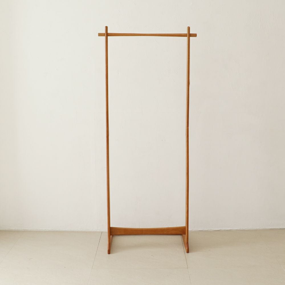 スッキリしたデザインのハンガーラック