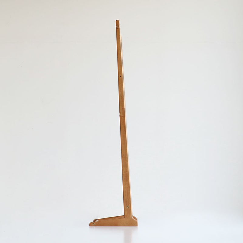 スッキリしたデザインのハンガーラック