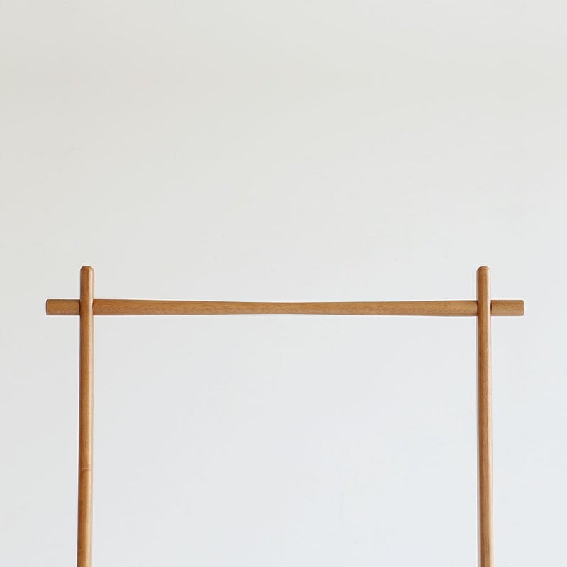 スッキリしたデザインのハンガーラック