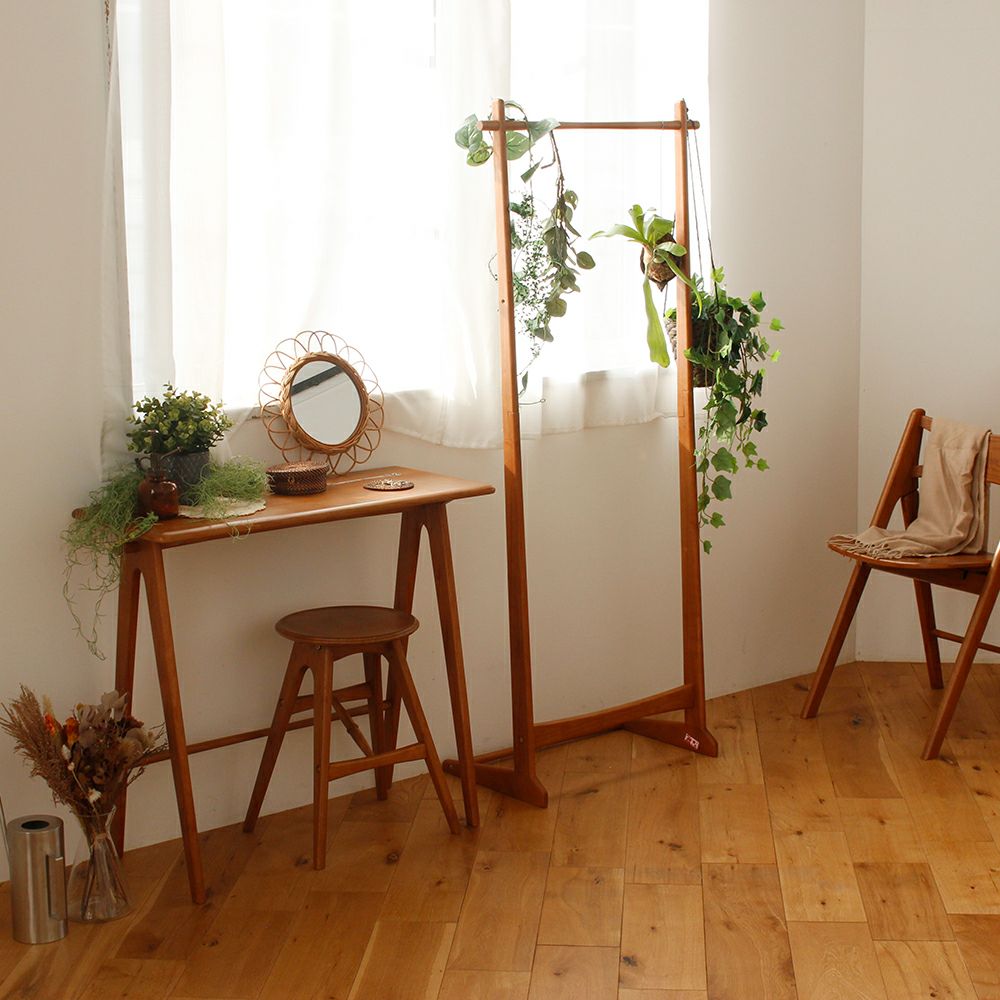 スッキリしたデザインのハンガーラック