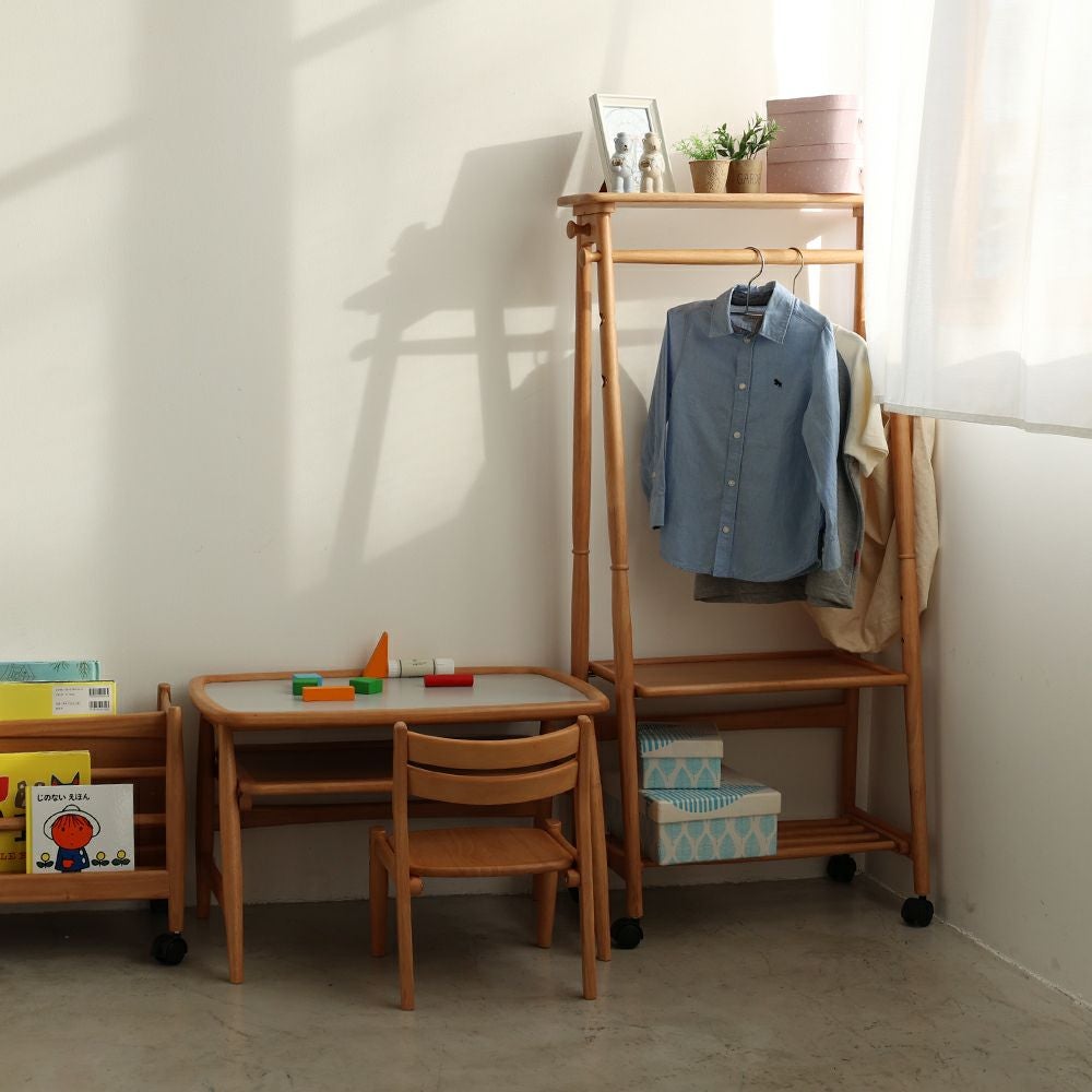 高さ調節ができる北欧テイストのキッズハンガーラック