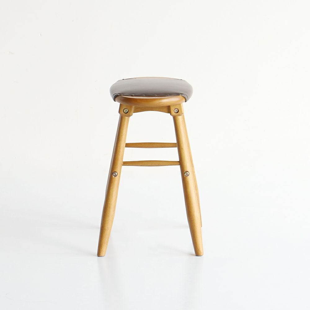 素材の風合いをそのまま楽しめるロースツール