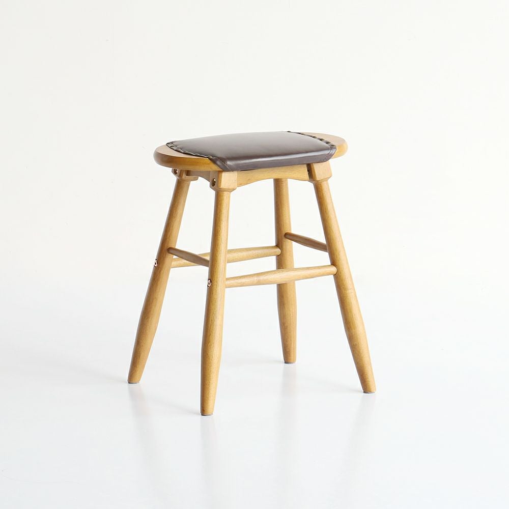 素材の風合いをそのまま楽しめるロースツール