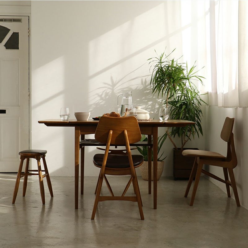 素材の風合いをそのまま楽しめるロースツール