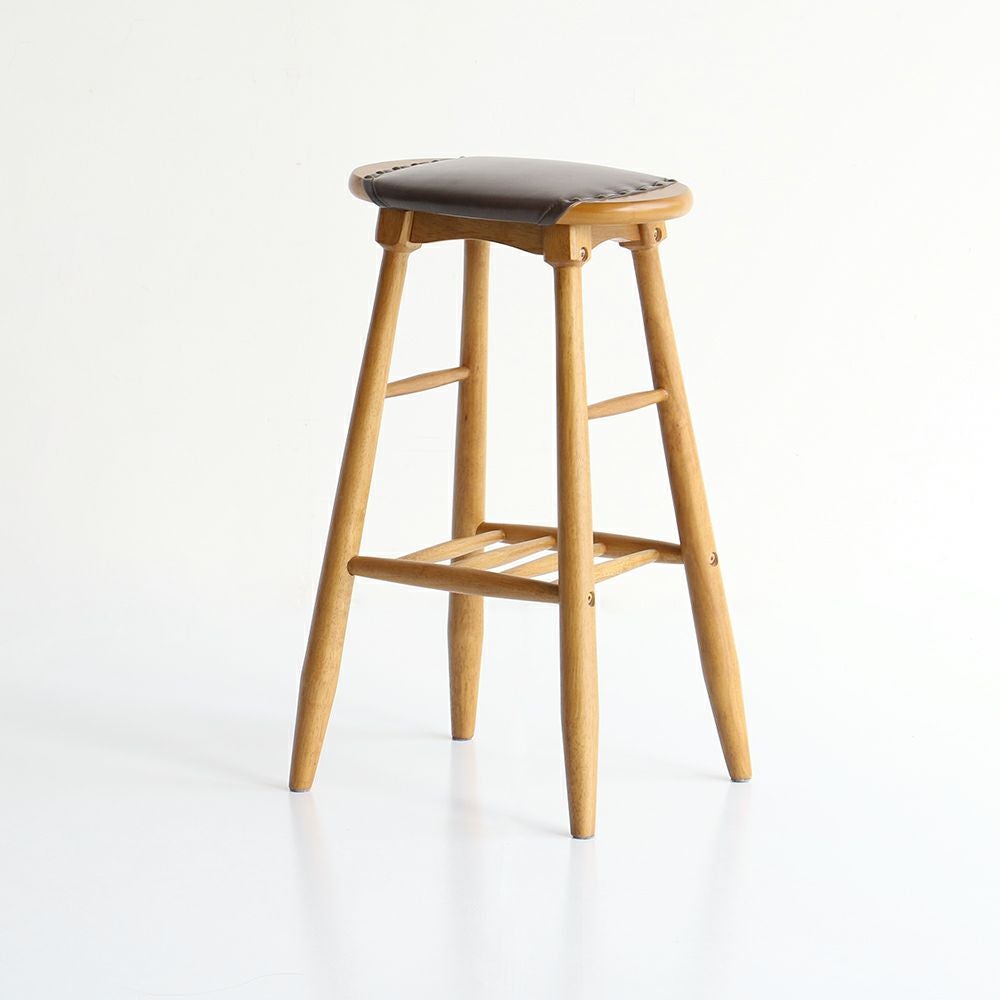 素材の風合いをそのまま楽しめるハイスツール