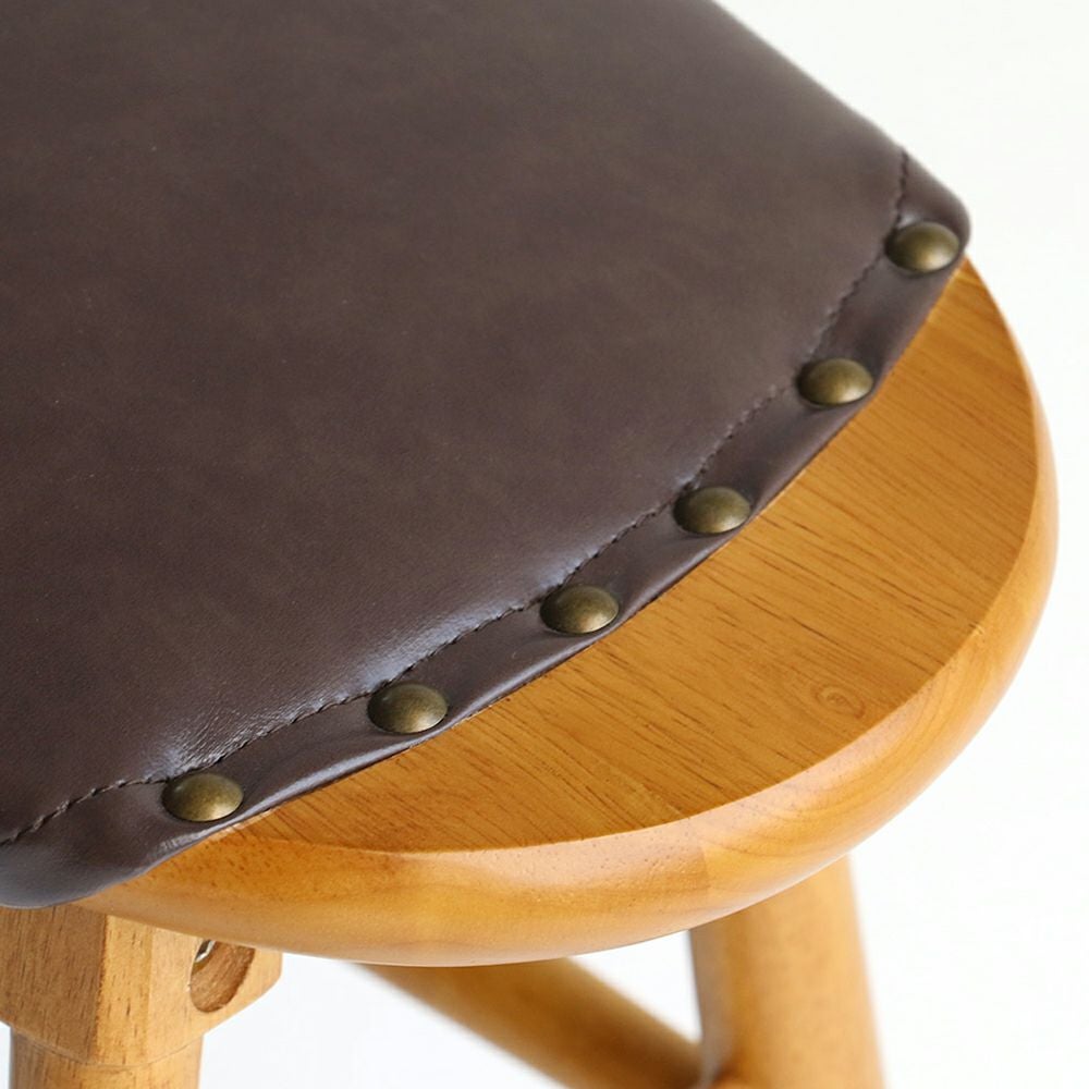 素材の風合いをそのまま楽しめるハイスツール