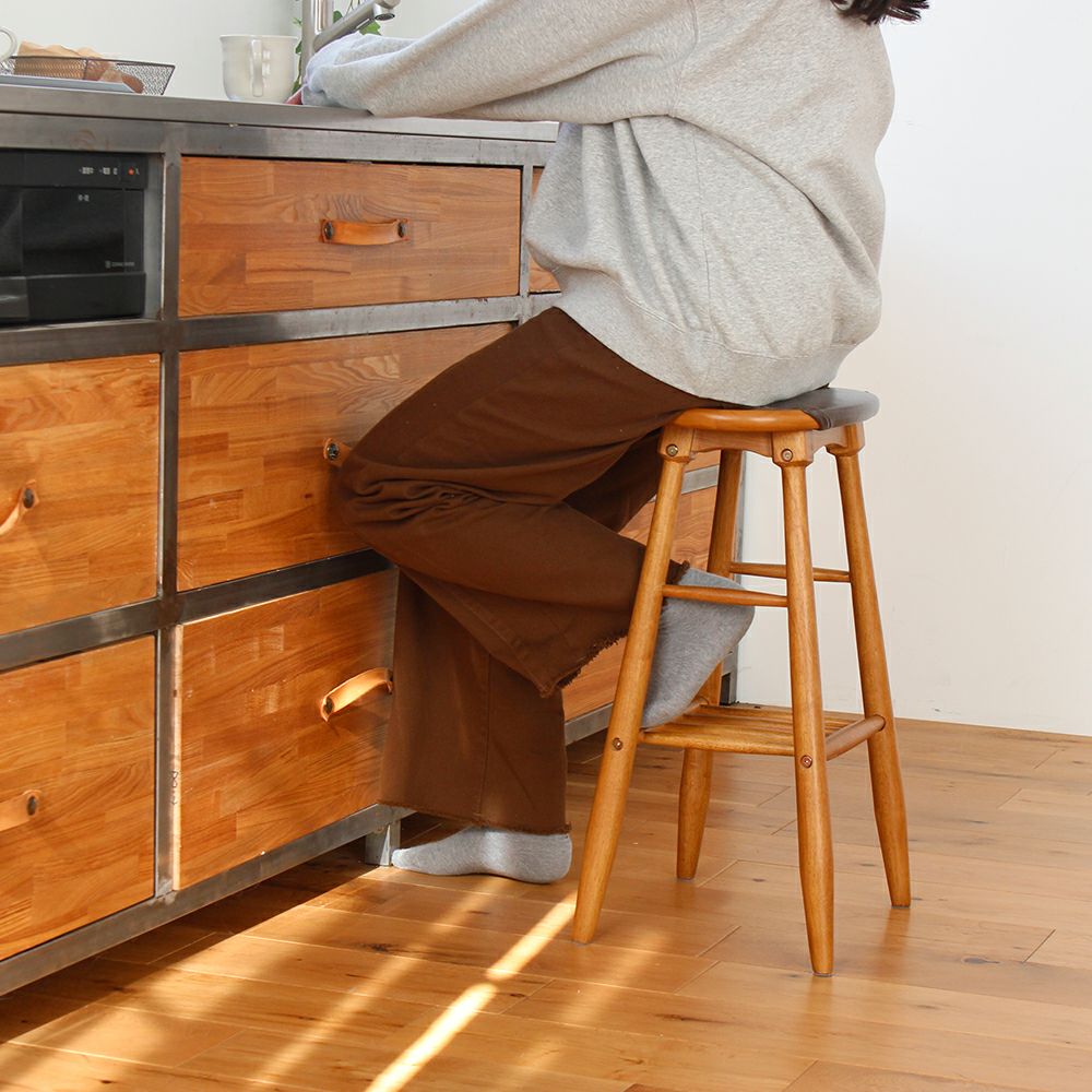 素材の風合いをそのまま楽しめるハイスツール