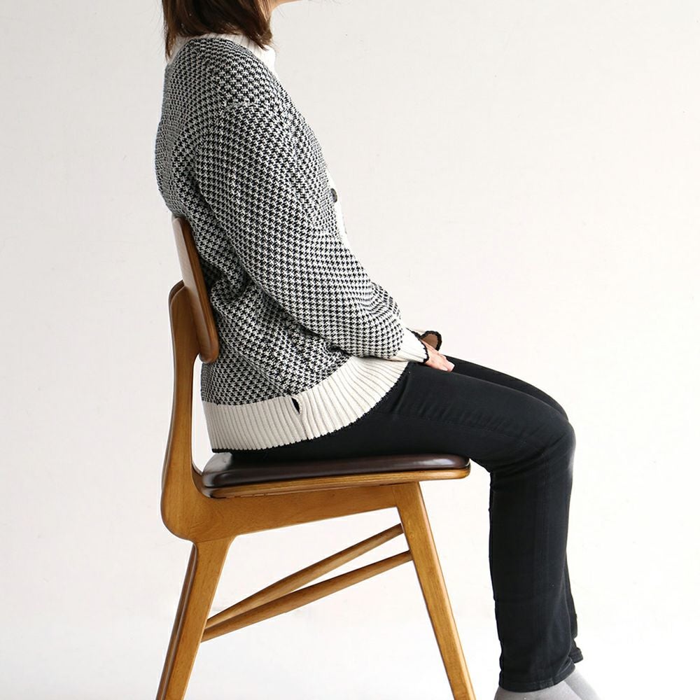 素材の風合いをそのまま楽しめるダイニングチェア