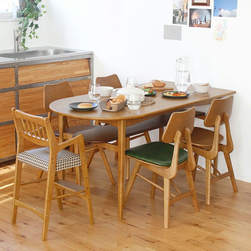 素材の風合いをそのまま楽しめるダイニングチェア