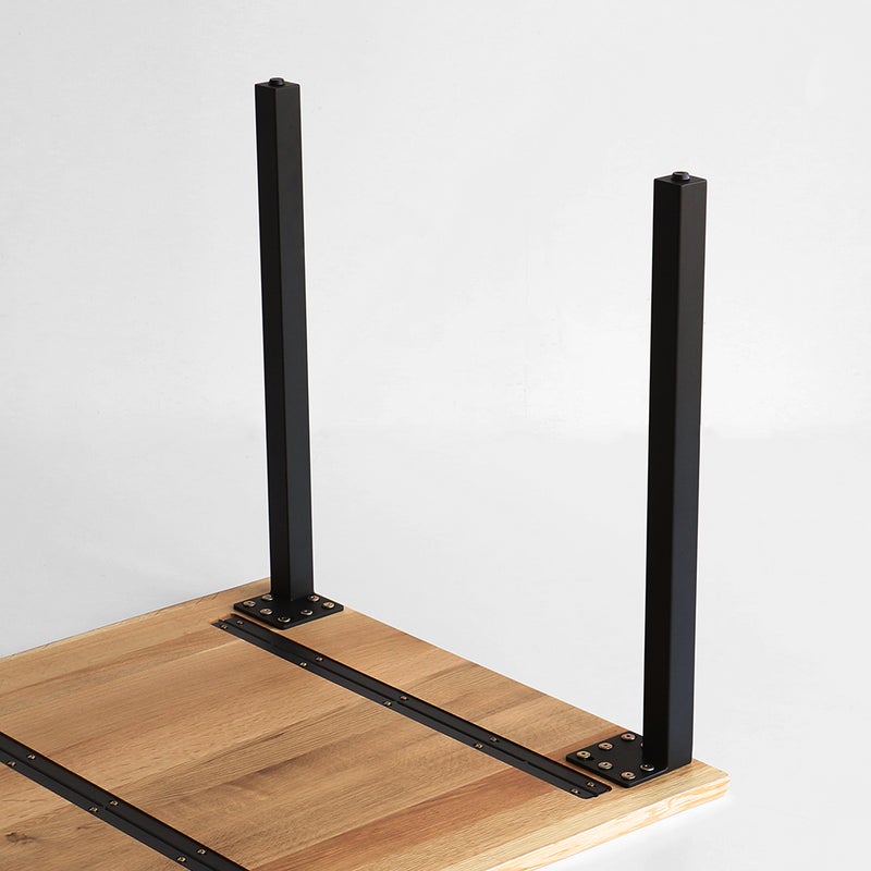 一枚板のような上質な仕上がりのダイニングテーブル