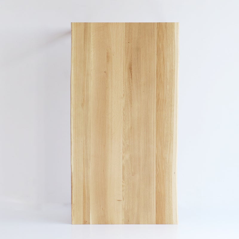 一枚板のような上質な仕上がりのダイニングテーブル