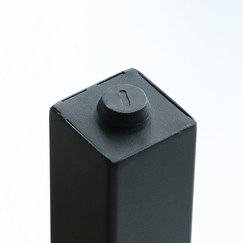 一枚板のような上質な仕上がりのダイニングテーブル